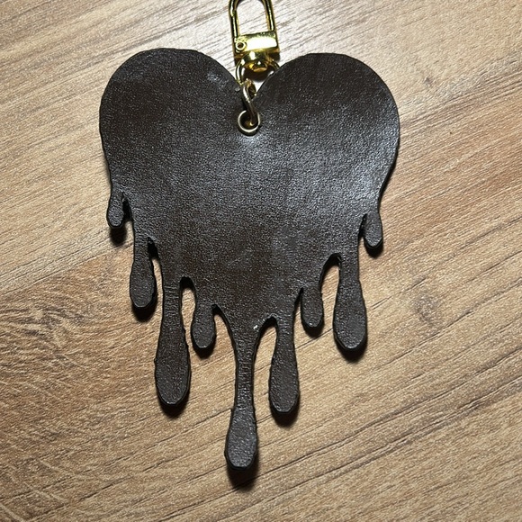 Dripping heart bag charm/key holder. - Picture 4 of 7